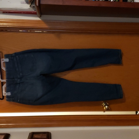 $15 or 2/$20! 🆕️Lee Stretch Denim Jegging Slim Fit Medium, Size 8-10 - Picture 6 of 6
